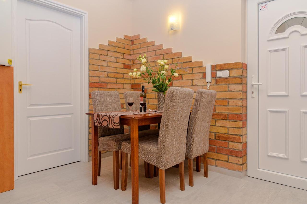Hajdúszoboszló Illes Apartmanok Ii. מראה חיצוני תמונה