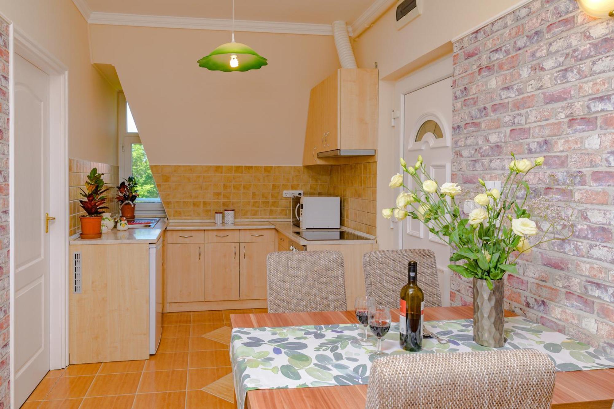Hajdúszoboszló Illes Apartmanok Ii. מראה חיצוני תמונה