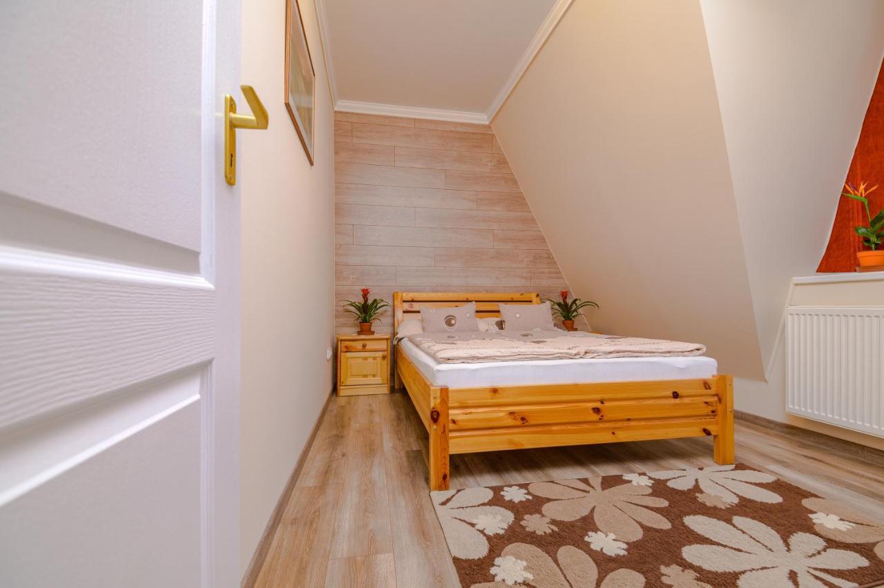 Hajdúszoboszló Illes Apartmanok Ii. מראה חיצוני תמונה